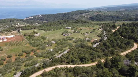 Brač, Sutivan - Poľnohospodárska pôda (24 504 m2) s možnosťou výstavby