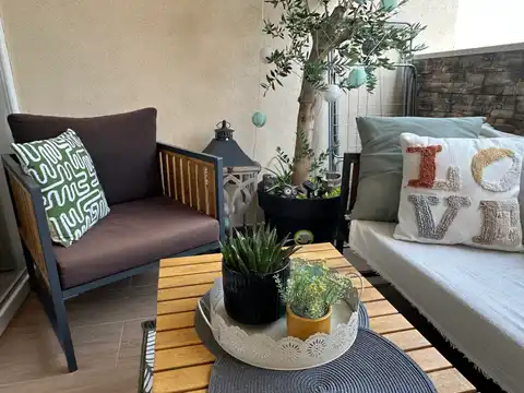 Solin, Japirko - Trosoban stan sa loggiom, sušionom i ostavom