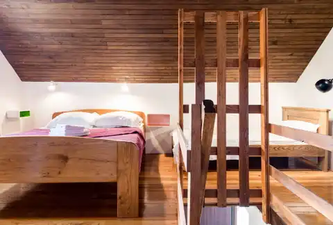 Brač, Bol - Kamena kuća sa četiri apartmana