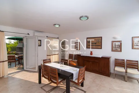 Brač, Mirca - kamenná vila s výhledem na moře, 300m2