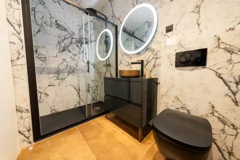 Split, Strožanac - Moderna vila s pogledom na more, bazenom i pomoćnim objektom 50 m2