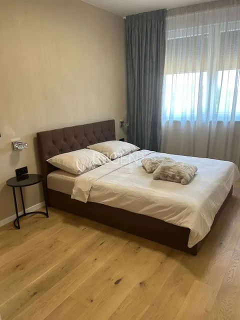 Záhřeb, Remete - Moderní penthouse 112 m2 k pronájmu