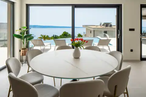 Podstrana - Vila s bazénom a výhľadom na more