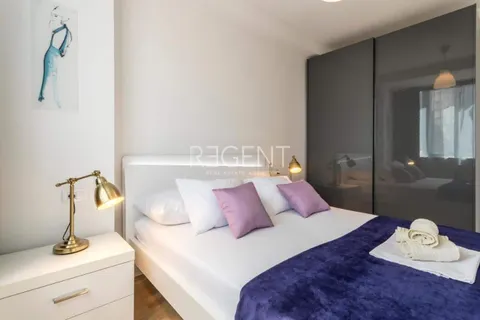 Split, Žnjan - Luxusní dvoupokojový penthouse 70 m2 s terasou