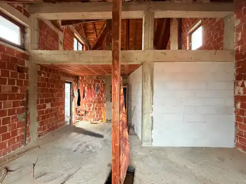 Zagreb, Mikulići - detached house for renovation with a garden.