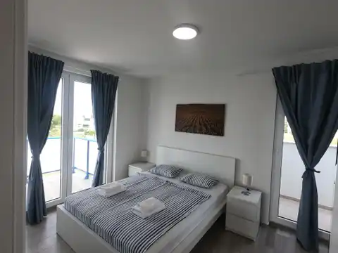 Privlaka - Dom szeregowy z basenem i tarasem na dachu.