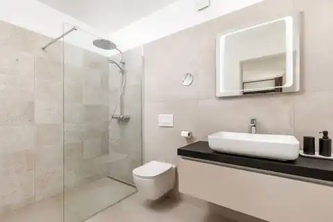 Stan 130 m², pogled na more, terasa i bazen – Opatija, Lovran