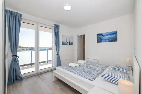 Privlaka - Dom szeregowy z basenem i tarasem na dachu.