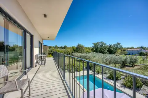 Kuća 230 m² — grijani bazen, krovna terasa, Poreč
