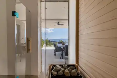 Dugi Rat - Vila 300 m², bazen, sauna ,pogled na more