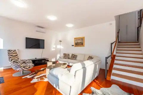 Zagreb, Remete - Atraktivan dvoetažni stan s pogledom na prirodu