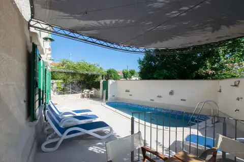 Brač, Mirca - kamenná vila s výhľadom na more, 300m2