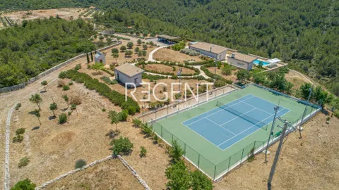 Hvar, Ivan Dolac - majetok v srdci ostrova 140 000m2