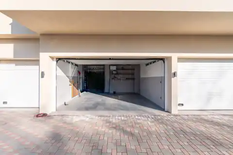 Záhřeb, Jelenovac – Moderní třípokojový byt s velkou terasou a garáží