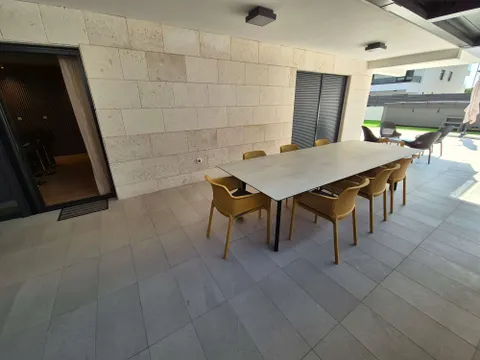 Zadar, Borik - Luxusní čtyřpokojový byt, pronájem