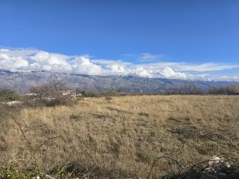 Ražanac-Građevinsko zemljište u mirnom okruženju