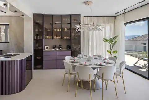 Podstrana - Vila s bazénom a výhľadom na more