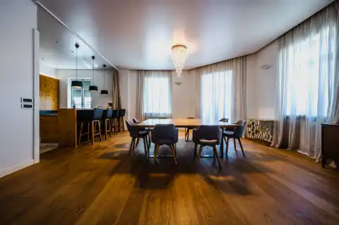 Appartamento 240 m², Donji grad — 3 camere da letto, balcone, parcheggio