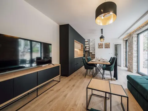 Zadar, Privlaka – Nově postavená kamenná-moderní vila