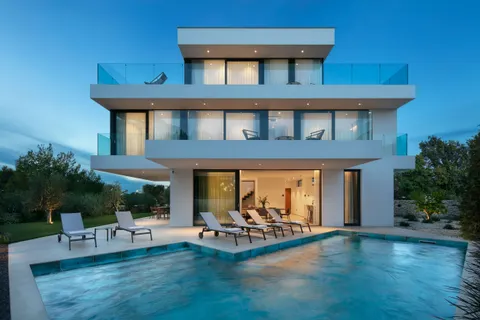 Sukošan – Luxusní moderní vila s bazénem 495 m2