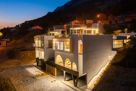 Omiš – Exkluzivní vila s bazénem a panoramatickým výhledem