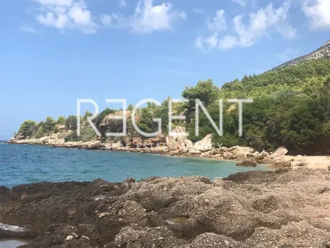 Brač, Bol - pozemek nedaleko pláže Zlatni rat 4280m2