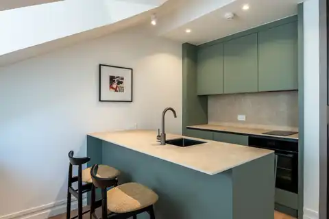 Garsonjera 32m² za najam — prvi najam, Centar