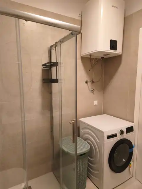 Split, Sirobuja - Trosoban stan s balkonom u modernoj novogradnji