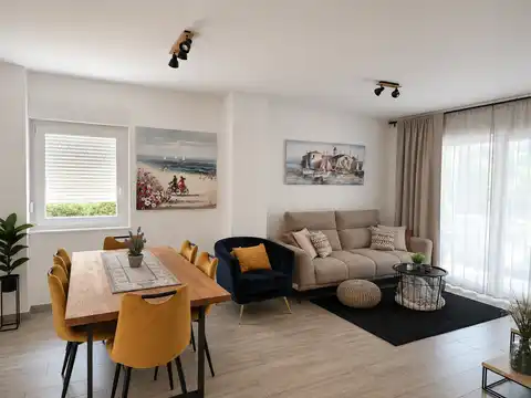 Parenzo, dintorni – casa di 135 mq, arredata con piscina e giardino.