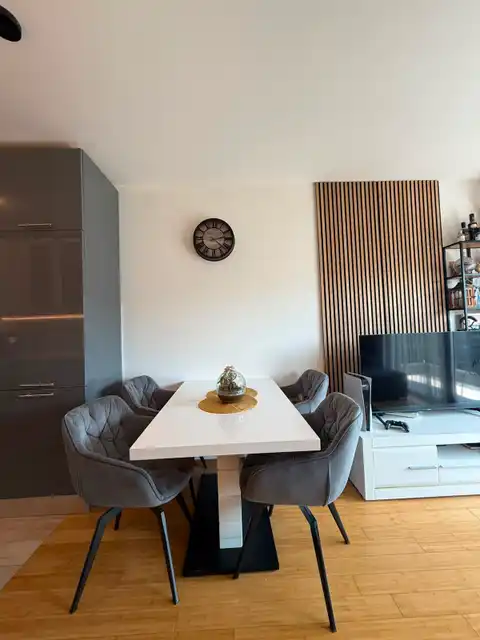 Split, Kila — Dvosobno stanovanje 66 m², balkon, garaža, novejša stavba