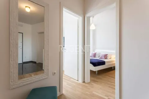 Split, Žnjan - Luxusní dvoupokojový penthouse 70 m2 s terasou