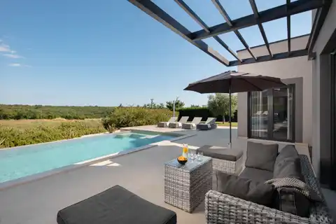 Vila 250 m², Vodnjan-okolica — bazen 78 m², okućnica 1600m2