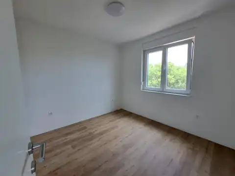 Novi Vinodolski - Moderan trosoban stan na mirnoj lokaciji 64 m2