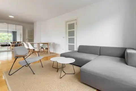 Zagreb, Centar -  Prostran dvosoban stan za najam u centru grada