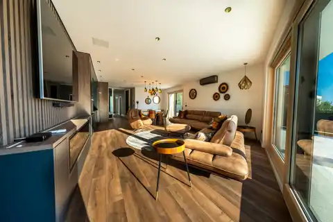 Split, Strožanac - Moderna vila s pogledom na more, bazenom i pomoćnim objektom 50 m2