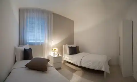 Split, Žnjan-dvosoban s balkonom, drugi red od mora