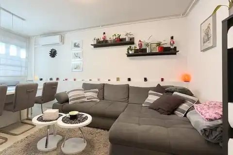 Zagreb, Sloboština - renoviran trosoban stan s lođom