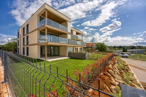 Istra, Novigrad - Dvosoban apartman u luksuznom stambenom kompleksu 55 m2