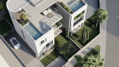 Split, Žnjan - Dvoetažan, trosoban stan s krovnom terasom i bazenom