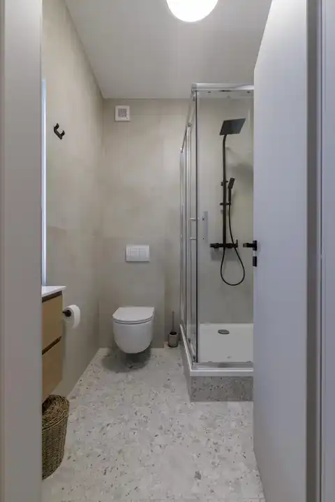 Split, Kila – stan 51 m² z vrtom, bazenom in s parkiriščem