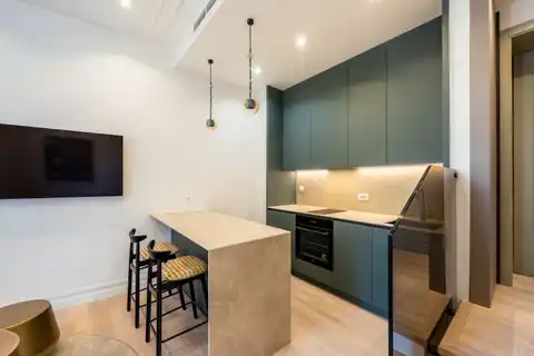 Stan 33 m² za najam — prvi najam, Centar