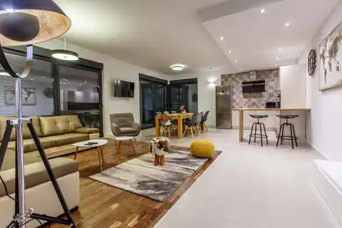 Vila 232 m², Kaštel Stari — 4SS, grijani bazen, pogled na more