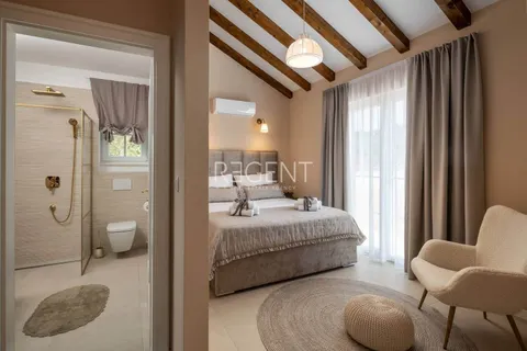 Rogoznica, Ražanj - autentica villa con vista mare