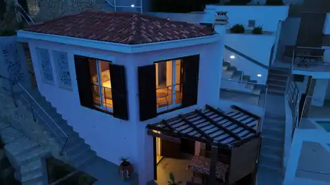 Омиш, Станичи – вилла на первой линии у моря с большим потенциалом