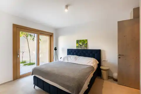 Ravna Gora, kuća 146 m² — 2 stana, privatni lift, bazen