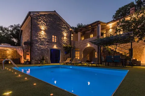 Crikvenica - Bajkovita kamena vila 200 m2