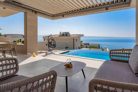 Podstrana - Moderná luxusná vila s bazénom a strešnou terasou