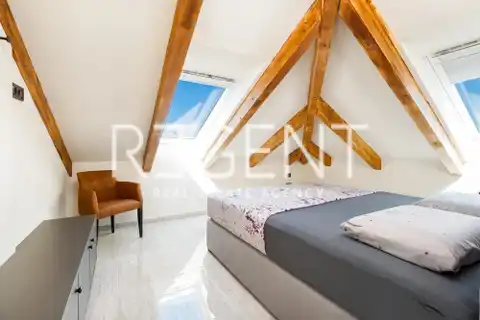 Split, Stobreč - Byt ve vynikající lokalitě k dlouhodobému pronájmu, 150m2