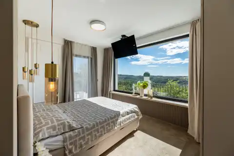 Villa 384 m² bei Buje – Pool, Blick und 832 m² Grundstück