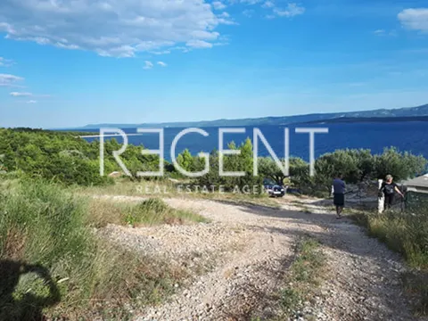 Brač, Bol - pozemek nedaleko pláže Zlatni rat 4280m2